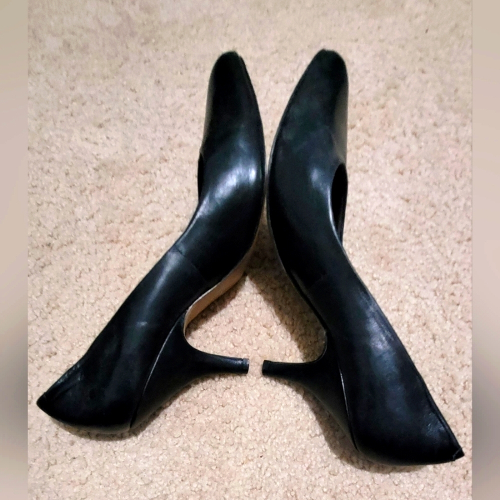 Vince Camuto Black Heels Size 8.5M.